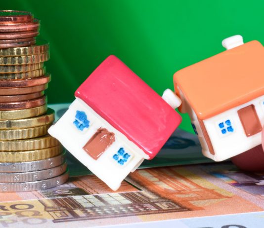 Más impuestos, menos inversión: ¿a quién beneficia realmente esta nueva reforma fiscal? Dos casitas y dinero