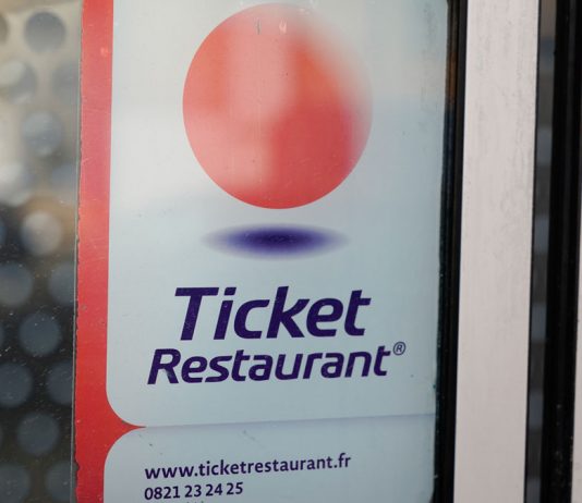 ¿Puede la empresa suprimirme los tickets restaurantes si teletrabajo?