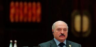Estados Unidos sanciona a Bielorrusia por abusos contra los derechos humanos y erosión de la democracia El presidente de Bielorrusia, Alexander Lukashenko, asiste a las sesiones de fase uno de la Cumbre de la Mesa Redonda del Foro de la Franja y la Ruta en el Centro Internacional de Conferencias en el lago Yanqi el 15 de mayo de 2017 en Beijing, China. REUTERS/Lintao Zhang/Pool