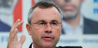 El líder de la extrema derecha austriaca renuncia, dejando abierta la sucesión