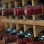 Marcas y denominaciones de origen en el sector del vino: claves para proteger tu bodega