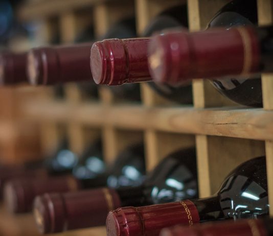Marcas y denominaciones de origen en el sector del vino: claves para proteger tu bodega
