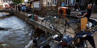 «Es aterrador»: Merkel sacudida mientras las muertes por inundaciones aumentan a 188 en Europa