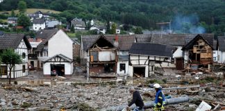 Al menos 44 muertos y decenas de desaparecidos mientras las inundaciones arrasa europa occidental