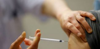 Las empresas pueden recomendar a sus trabajadores vacunarse, pero no obligar