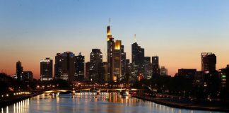 La moral de las empresas alemanas baja en la escasez de suministro, los temores del virus