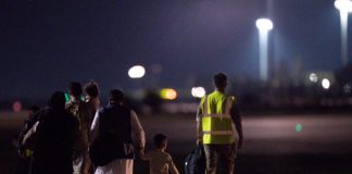 Reino Unido dice que ha evacuado a más de 13.000 personas de Afganistán