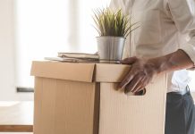 ¿Puede un trabajador en excedencia voluntaria solicitar el reingreso en una empresa distinta dentro de un grupo de empresas?