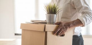 ¿Puede un trabajador en excedencia voluntaria solicitar el reingreso en una empresa distinta dentro de un grupo de empresas?