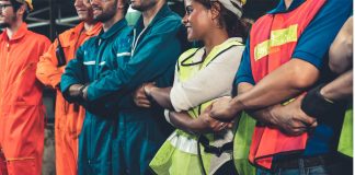 ¿Se vulnera el derecho a la huelga cuando la empresa principal rescinde el contrato con la subcontrata porque sus trabajadores están secundándola?