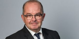 Fieldfisher Jausas ficha a Carlos Pérez Carlos Pérez