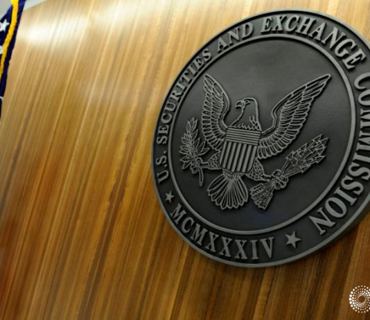 SPACs: ¿Estrellas fugaces en el mercado financiero norteamericano? File photo: The seal of the U.S. Securities and Exchange Commission hangs on the wall at SEC headquarters in Washington, June 24, 2011. REUTERS/Jonathan Ernst