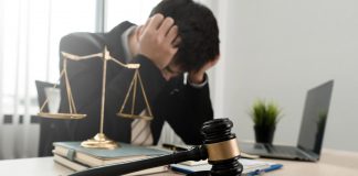 ¿Cómo debo comunicar una sentencia desfavorable al cliente?