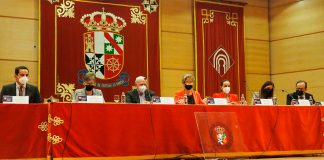 La Abogacía pide que la asistencia letrada a las víctimas de maltrato sea preceptiva desde el primer momento De izda. a dcha.: Albino Escribano, Petra Sánchez, Cipriano Arteche, Victoria Ortega, Eva María Masías, Pilar Callado y Fernando Rodríguez.