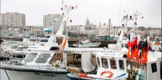 Novedades legislativas a la vista para afrontar los problemas derivados del abandono de embarcaciones Los arrastreros de pesca están atracados en Boulogne-sur-Mer después de que Gran Bretaña y la Unión Europea negociaron un acuerdo comercial de última hora después del Brexit, en el norte de Francia, el 28 de diciembre de 2020. REUTERS/Charles Platiau/Foto de archivo