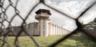 Personas extranjeras en prisión. El artículo 100.2 RP como solución de urgencia