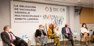 El debate sobre la vacunación obligatoria: ni legal ni necesaria en España De izq. a dcha: el magistrado Jorge Rodríguez-Zapata, la filósofa Amelia Valcárcel, la periodista Gloria Lomana, el médico Juan José Rodríguez Sendín, y la psicóloga Timanfaya Hernández.