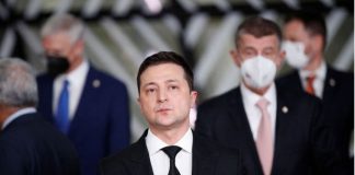 Zelenskiy de Ucrania dice que está listo para las conversaciones con Rusia, pero favorece las sanciones