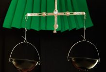 Sobre el acceso y ejercicio de las profesiones de abogado y procurador de los tribunales