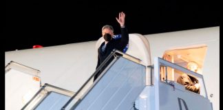 Los principales diplomáticos de Estados Unidos y Rusia se reúnen en Ginebra sobre las crecientes tensiones en Ucrania El Secretario de Estado de los Estados Unidos, Antony Blinken, saluda mientras llega al Aeropuerto de Ginebra, en Ginebra, Suiza, el 20 de enero de 2022. Alex Brandon/Pool vía REUTERS