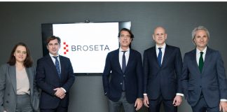 Broseta impulsa su proyecto de crecimiento con la apertura de oficina en Barcelona En la fotografía, de izquierda a derecha, Rosa Vidal, José María Rebollo, Álvaro Gámez, Toni de Weest Prat y Manuel Broseta.