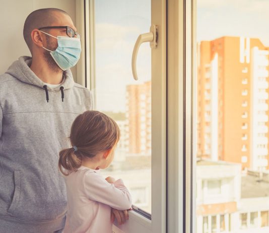 ¿Procede el permiso para el cumplimiento de un deber inexcusable cuando la causa es atender el confinamiento de un hijo menor de 14 años?