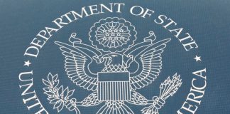 Estados Unidos autoriza a los estados bálticos a enviar armas de fabricación estadounidense a Ucrania El sello del Departamento de Estado de los Estados Unidos se muestra en Washington, EE. UU., 26 de enero de 2017. REUTERS/Joshua Roberts