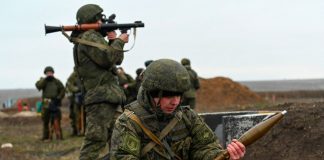 Los demócratas del Senado de Estados Unidos presentan un proyecto de ley de sanciones a Rusia para reforzar a Ucrania Los operadores de lanzagranadas rusos participan en simulacros de combate en el rango de Kadamovsky en la región de Rostov, Rusia, el 14 de diciembre de 2021. REUTERS/Serguéi Pivovarov