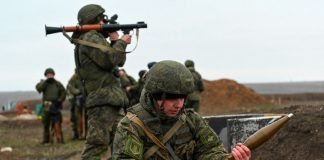 Gran Bretaña advierte a Rusia sobre Ucrania: estamos trabajando en sanciones de alto impacto Los operadores de lanzagranadas rusos participan en simulacros de combate en el rango de Kadamovsky en la región de Rostov, Rusia, el 14 de diciembre de 2021. REUTERS/Serguéi Pivovarov