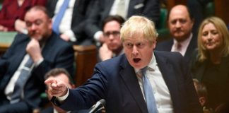 El primer ministro del Reino Unido, Johnson, reorganiza el equipo para rescatar a su administración El primer ministro británico, Boris Johnson, hace una declaración sobre el informe de Sue Gray sobre las supuestas fiestas de Downing Street durante el confinamiento por COVID-19, en la Cámara de los Comunes en Londres, Gran Bretaña, el 31 de enero de 2022. Parlamento del Reino Unido/Parlamento del Reino Unido/Jessica Taylor/Folleto vía REUTERS