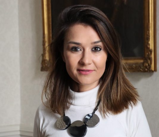 Las mujeres jóvenes, la igualdad y el turno de oficio