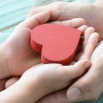 ¿Tiene derecho una familia monoparental a disfrutar también del permiso por nacimiento y cuidado del menor que le habría correspondido al otro progenitor?