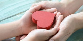 ¿Tiene derecho una familia monoparental a disfrutar también del permiso por nacimiento y cuidado del menor que le habría correspondido al otro progenitor?