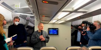Puede contar con nosotros, Alemania le dice a Ucrania mientras ambas partes minimizan las diferencias El canciller alemán, Olaf Scholz, habla con los periodistas durante un vuelo nocturno a Washington para reunirse con el presidente de los Estados Unidos, Joe Biden, con salida desde Berlín, Alemania, el 6 de febrero de 2022. REUTERS/Andreas Rinke
