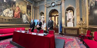 Académicos proponen medidas para modernizar la monarquía española y liberarla de la controversia política