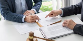 El derecho fundamental de respeto a las comunicaciones abogado-cliente no puede soslayarse en base a la obligación de comunicación de información a la administración con el fin de luchar contra la evasión fiscal