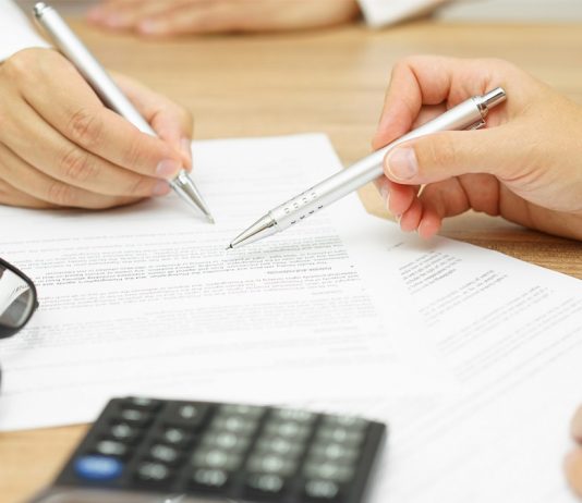 Estiman el recurso de un cliente de un despacho de abogados a quien le exigían pagar 24.084,27 euros de honorarios y rebajan la cifra a 20,71
