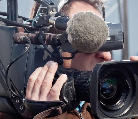 Criterio de ponderación entre los derechos de libertad de información y expresión y los derechos al honor y la intimidad