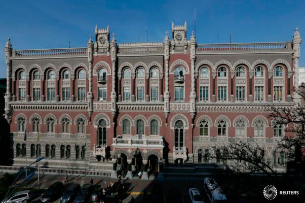 La sede del banco central ucraniano se ve en el centro de Kiev, Ucrania, el 10 de marzo de 2016. REUTERS/Valentyn Ogirenko
