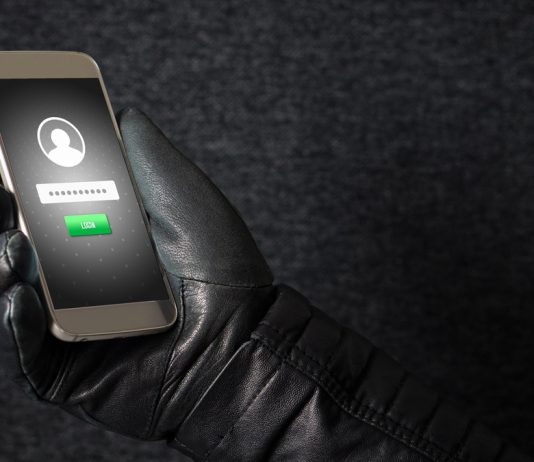 El Juzgado de lo Penal, número 2 de Vitoria-Gasteiz ha condenado a un vecino de la capital alavesa por grabar con su móvil a 215 personas en vestuarios de instalaciones deportivas