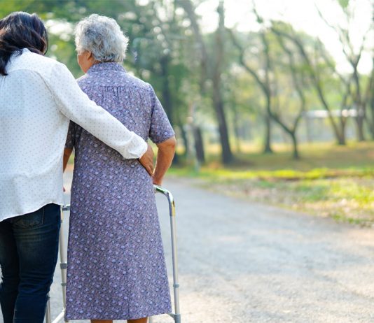 Reconocen el derecho de una trabajadora a tener turno de mañana para cuidar a sus padres