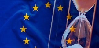 ¿Cuánto tiempo puede estar ausente de la UE una persona que ha adquirido el estatuto de larga duración para no perderlo?