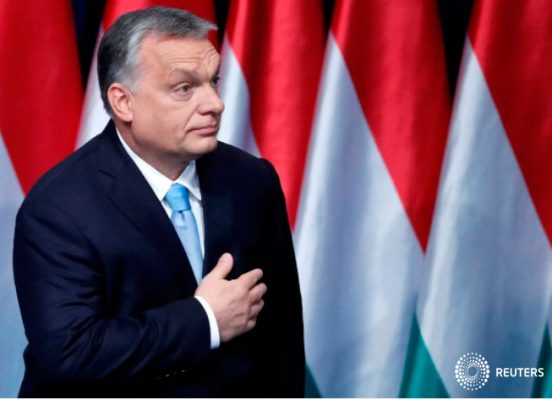 El primer ministro húngaro, Viktor Orban, abandona el escenario después de pronunciar su discurso anual sobre el estado de la nación en Budapest, Hungría, el 10 de febrero de 2019. REUTERS/Bernadett Szabo/Foto de archivo