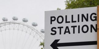 Mientras los escándalos eclipsan la votación, el primer ministro del Reino Unido, Johnson, se enfrenta a una prueba electoral