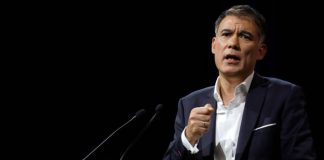 Los partidos de izquierda franceses sellan un acuerdo de coalición para enfrentar a Macron