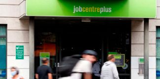 El desempleo en el Reino Unido alcanza su nivel más bajo en 48 años, lo que aumenta los salarios