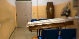 ¿A quién pertenecen los restos mortales de una persona?