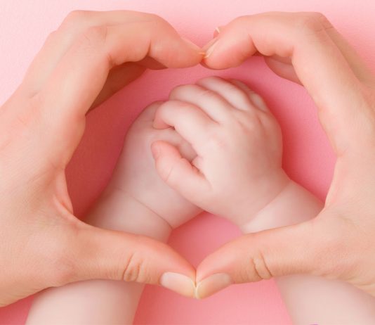 El TSJ del País Vasco confirma el derecho de una madre soltera a recibir la misma prestación para el cuidado de su hijo que las familias biparentales