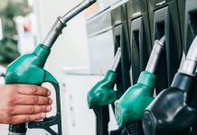 Luz verde a una norma que prohíbe publicidad de gasolina y aumentar el precio en reventa de entradas