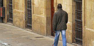 La UE recuerda que la Justicia debe revisar de oficio el internamiento de extranjeros y pronunciarse caso a caso